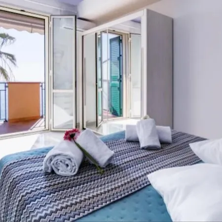 Cosy Place 1 Min To The Beach, Wi-fi, Cental Position * Nice